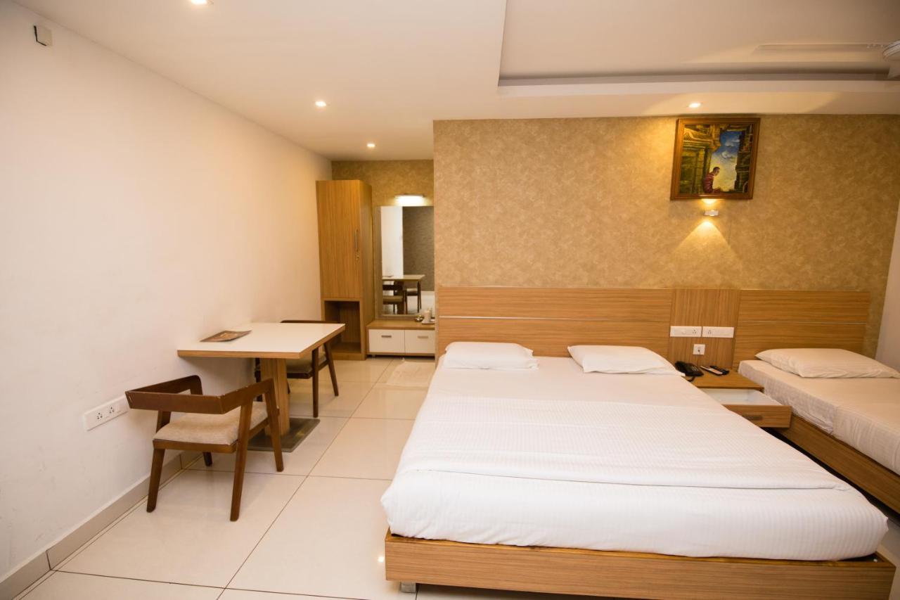 Hotel Kapilavasthu Palakkad Bagian luar foto